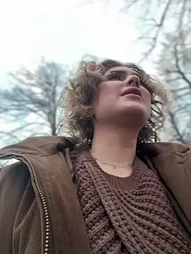 Snapshot of KellyKeler chatting on 12/19/25, 01:18 KellyKeler online show from 12/19/25, 01:18