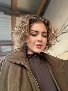 Snapshot of KellyKeler chatting on 12/20/25, 12:56 KellyKeler online show from 12/20/25, 12:56