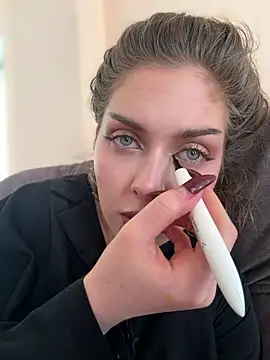 Snapshot of KellyKeler chatting on 02/04/26, 10:10 KellyKeler online show from 02/04/26, 10:10