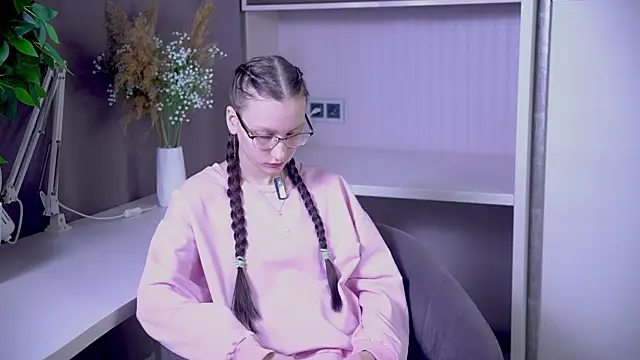 AnnisGelI online show from 11/29/25, 10:07