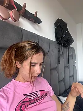 Snapshot of AllieYourGirl chatting on 11/18/25, 06:23 AllieYourGirl online show from 11/18/25, 06:23