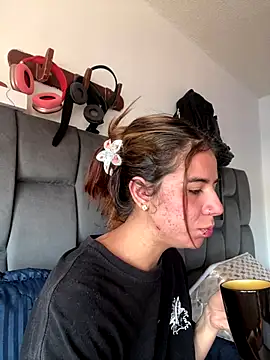 Snapshot of AllieYourGirl chatting on 11/29/25, 02:31 AllieYourGirl online show from 11/29/25, 02:31