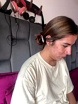 Snapshot of AllieYourGirl chatting on 12/19/25, 01:40 AllieYourGirl online show from 12/19/25, 01:40