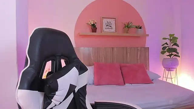 Snapshot of kitty_sweeety_ chatting on 09/18/25, 01:02 kitty sweeety online show from 09/18/25, 01:02