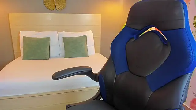 Snapshot of kitty_sweeety_ chatting on 11/07/25, 12:38 kitty sweeety online show from 11/07/25, 12:38