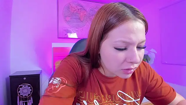 Snapshot of kitty_sweeety_ chatting on 04/21/26, 12:33 kitty sweeety online show from 04/21/26, 12:33