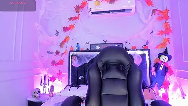 SwettRenata  online show from 10/31/25, 12:17