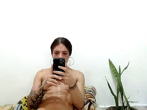 saara johnson496 online show from 10/22/25, 12:05