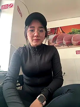 Snapshot of Michelle_Zoe chatting on 11/06/25, 09:59 Michelle Zoe online show from 11/06/25, 09:59