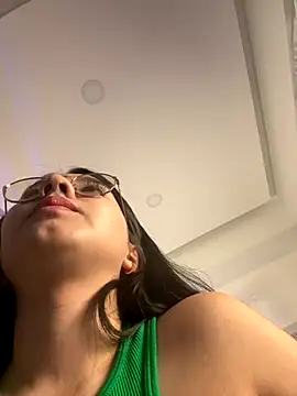 Snapshot of Michelle_Zoe chatting on 11/12/25, 05:52 Michelle Zoe online show from 11/12/25, 05:52