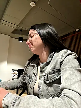 Snapshot of Michelle_Zoe chatting on 11/26/25, 02:12 Michelle Zoe online show from 11/26/25, 02:12