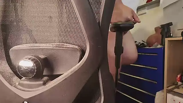 Snapshot of ozmsg chatting on 12/16/25, 04:28 ozmsg online show from 12/16/25, 04:28