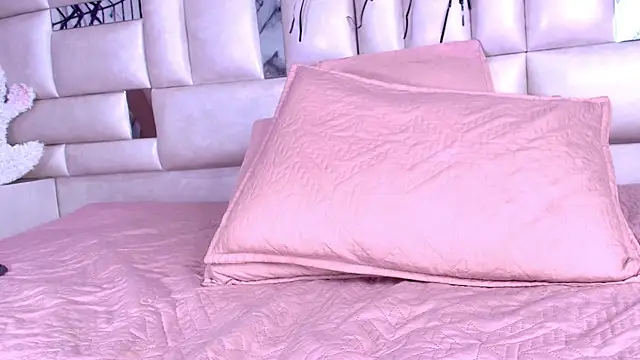 emmacurvy online show from 10/23/25, 03:06