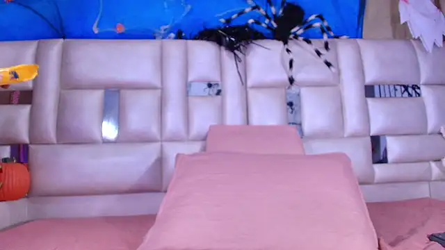 emmacurvy online show from 10/28/25, 03:21