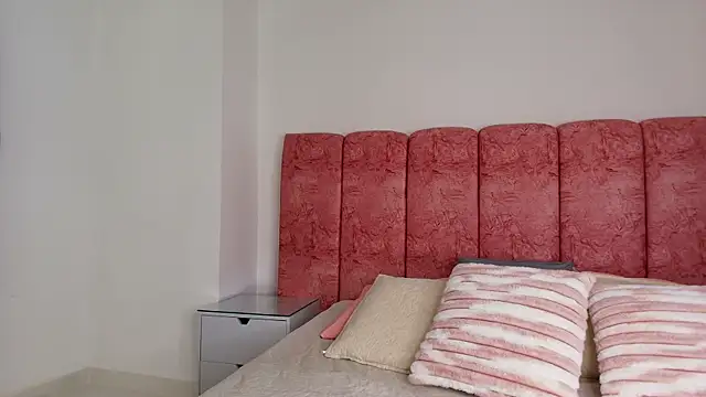 emmacurvy online show from 12/17/25, 03:01