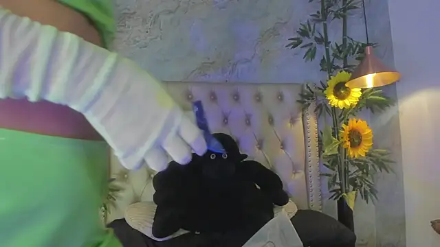 Snapshot of LittleeJaz chatting on 11/01/25, 02:35 LittleeJaz online show from 11/01/25, 02:35