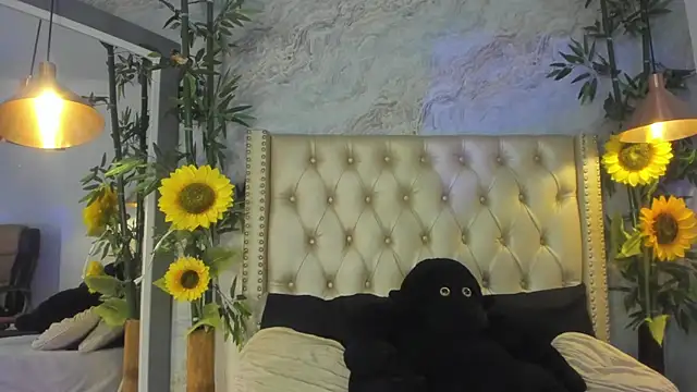 Snapshot of LittleeJaz chatting on 11/08/25, 02:34 LittleeJaz online show from 11/08/25, 02:34