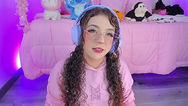 Snapshot of hannacutegod chatting on 02/18/26, 05:36 hannacutegod online show from 02/18/26, 05:36