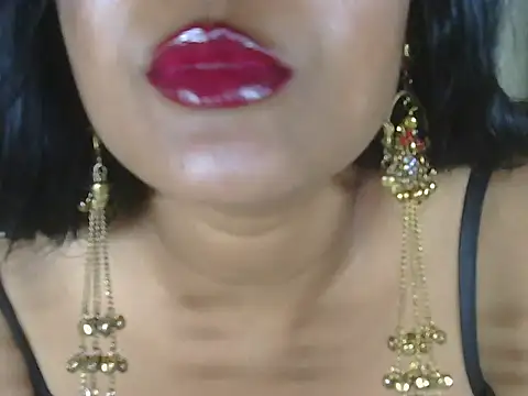 Snapshot of hotee_bhabi chatting on 07/12/26, 03:25 hotee bhabi online show from 07/12/26, 03:25