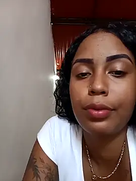 Snapshot of Fernanda30 chatting on 10/17/25, 05:26 Fernanda30 online show from 10/17/25, 05:26