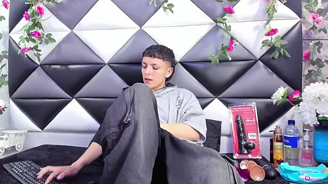 Snapshot of Megan_Thompson_ chatting on 09/27/25, 02:38 Megan Thompson  online show from 09/27/25, 02:38