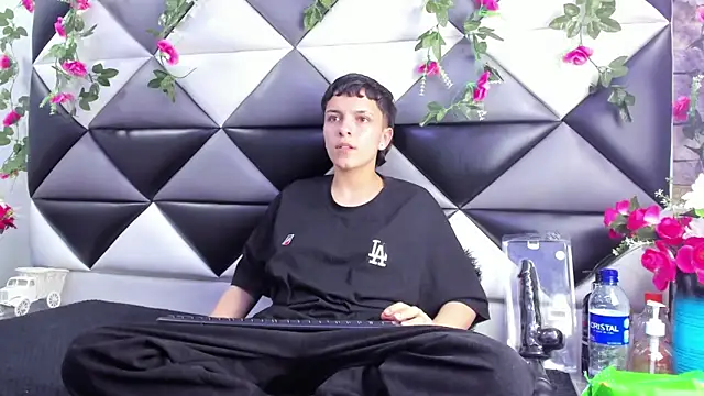 Snapshot of Megan_Thompson_ chatting on 10/31/25, 02:40 Megan Thompson online show from 10/31/25, 02:40