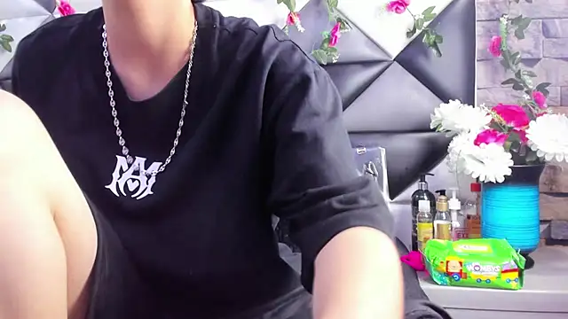 Snapshot of Megan_Thompson_ chatting on 11/12/25, 02:12 Megan Thompson online show from 11/12/25, 02:12