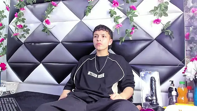 Snapshot of Megan_Thompson_ chatting on 11/16/25, 02:17 Megan Thompson online show from 11/16/25, 02:17