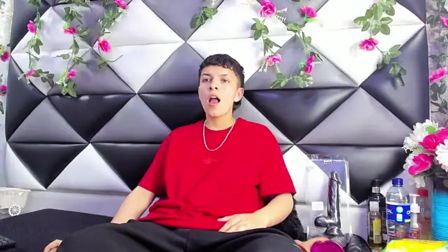 Snapshot of Megan_Thompson_ chatting on 11/28/25, 02:25 Megan Thompson online show from 11/28/25, 02:25