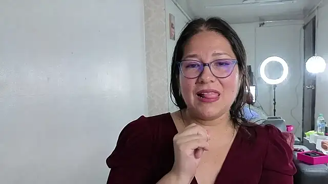 scarlett widow  online show from 12/20/25, 03:35