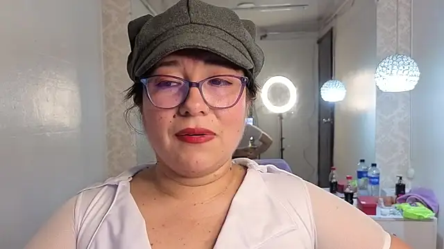 scarlett widow  online show from 12/21/25, 03:24