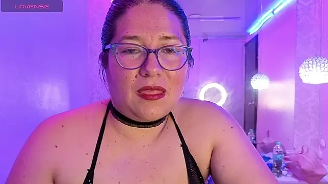 Snapshot of scarlett_widow_ chatting on 05/27/26, 03:36 scarlett widow online show from 05/27/26, 03:36