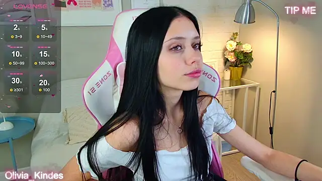 Olivia Kindes online show from 10/21/25, 05:02