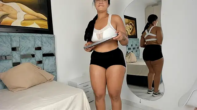 tamara lovv online show from 09/29/25, 12:21