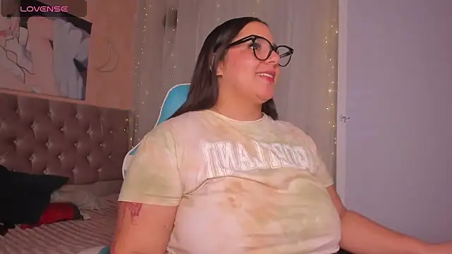 Snapshot of artemisa19 chatting on 11/13/25, 04:22 artemisa19 online show from 11/13/25, 04:22