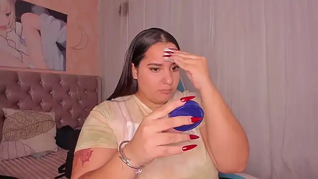 Snapshot of artemisa19 chatting on 11/16/25, 01:33 artemisa19 online show from 11/16/25, 01:33