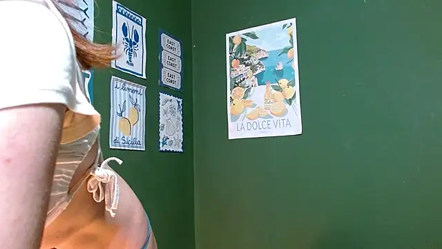 Roxiehood online show from 10/18/25, 02:47