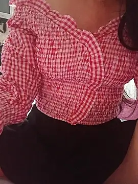 Snapshot of Hottiesophie chatting on 06/11/26, 04:27 Hottiesophie online show from 06/11/26, 04:27
