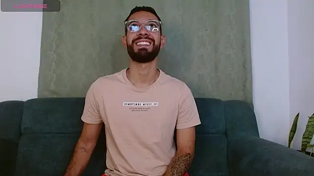 Snapshot of ReyPablo1 chatting on 09/14/25, 02:49 ReyPablo1 online show from 09/14/25, 02:49