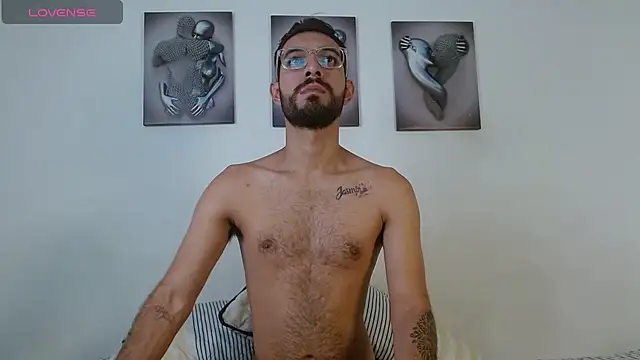 Snapshot of ReyPablo1 chatting on 09/21/25, 03:57 ReyPablo1 online show from 09/21/25, 03:57