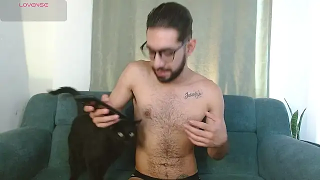 Snapshot of ReyPablo1 chatting on 10/05/25, 03:43 ReyPablo1 online show from 10/05/25, 03:43