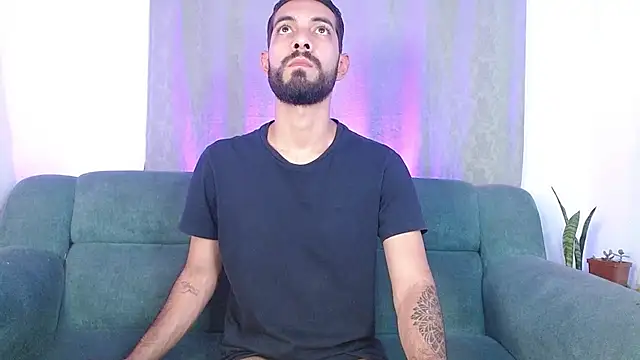 Snapshot of ReyPablo1 chatting on 10/07/25, 10:18 ReyPablo1 online show from 10/07/25, 10:18