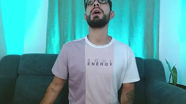 Snapshot of ReyPablo1 chatting on 10/13/25, 07:25 ReyPablo1 online show from 10/13/25, 07:25