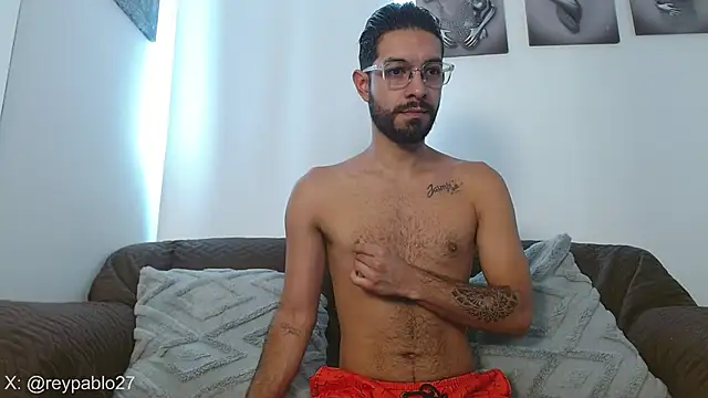 Snapshot of ReyPablo1 chatting on 11/29/25, 01:58 ReyPablo1 online show from 11/29/25, 01:58