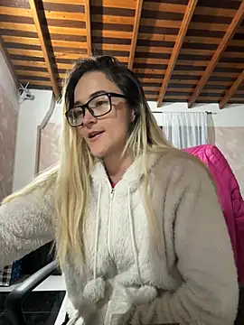 Snapshot of Mariam_Arango chatting on 01/14/26, 10:10 Mariam Arango online show from 01/14/26, 10:10