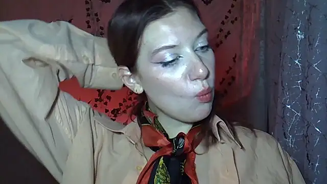 Snapshot of Lily_Ember chatting on 10/28/25, 10:12 Lily Ember online show from 10/28/25, 10:12