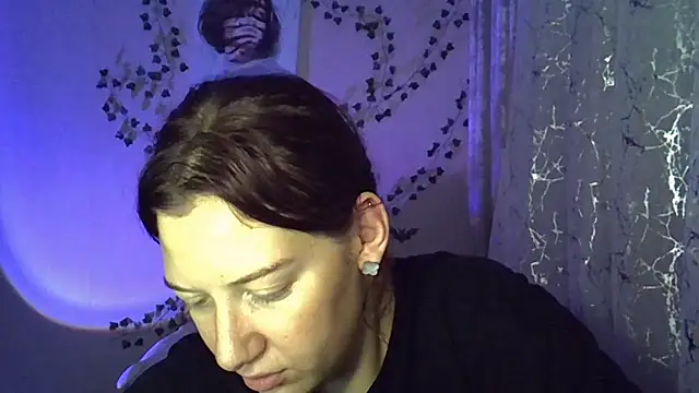 Snapshot of Lily_Ember chatting on 11/02/25, 06:21 Lily Ember online show from 11/02/25, 06:21