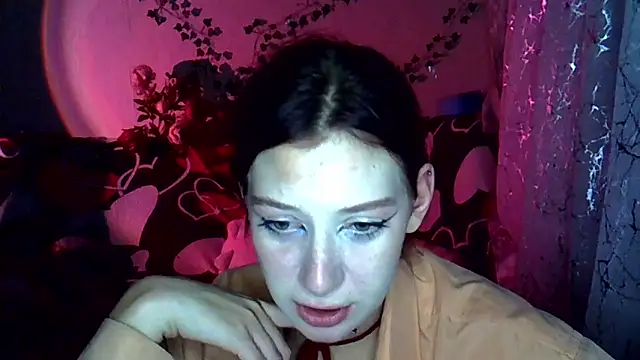 Snapshot of Lily_Ember chatting on 11/08/25, 04:40 Lily Ember online show from 11/08/25, 04:40