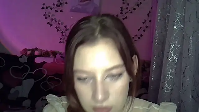 Snapshot of Lily_Ember chatting on 11/17/25, 05:08 Lily Ember online show from 11/17/25, 05:08