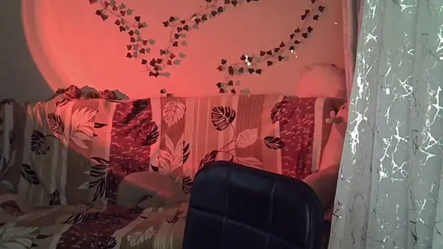 Snapshot of Lily_Ember chatting on 11/26/25, 07:04 Lily Ember online show from 11/26/25, 07:04